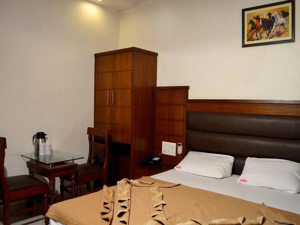 Hotel Toronto New Delhi Room photo